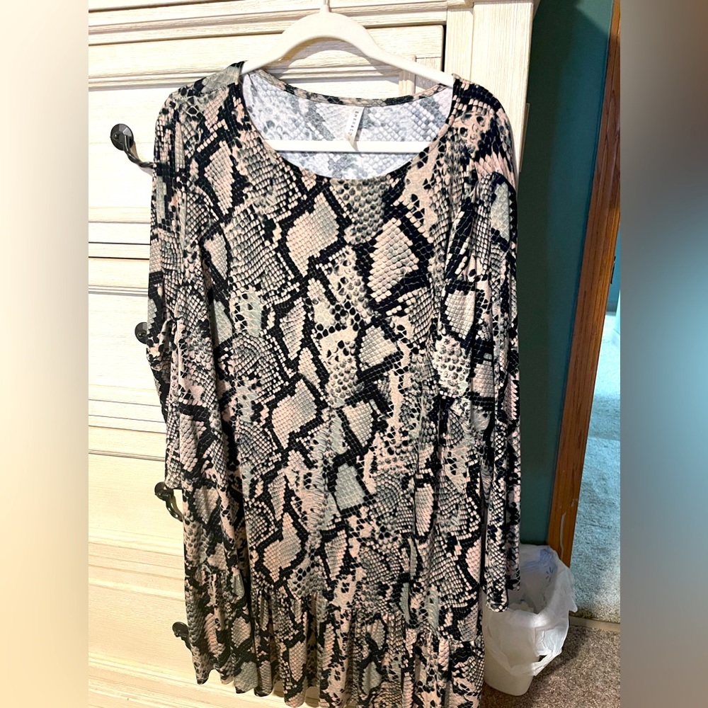 Long sleeve midi dress